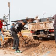 Brigadas realizan labores de limpieza en el Malecón de Santo Domingo en tramos afectados