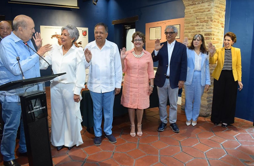 Juramentan nueva directiva de la Fundación Amigos del Museo de las Casas Reales