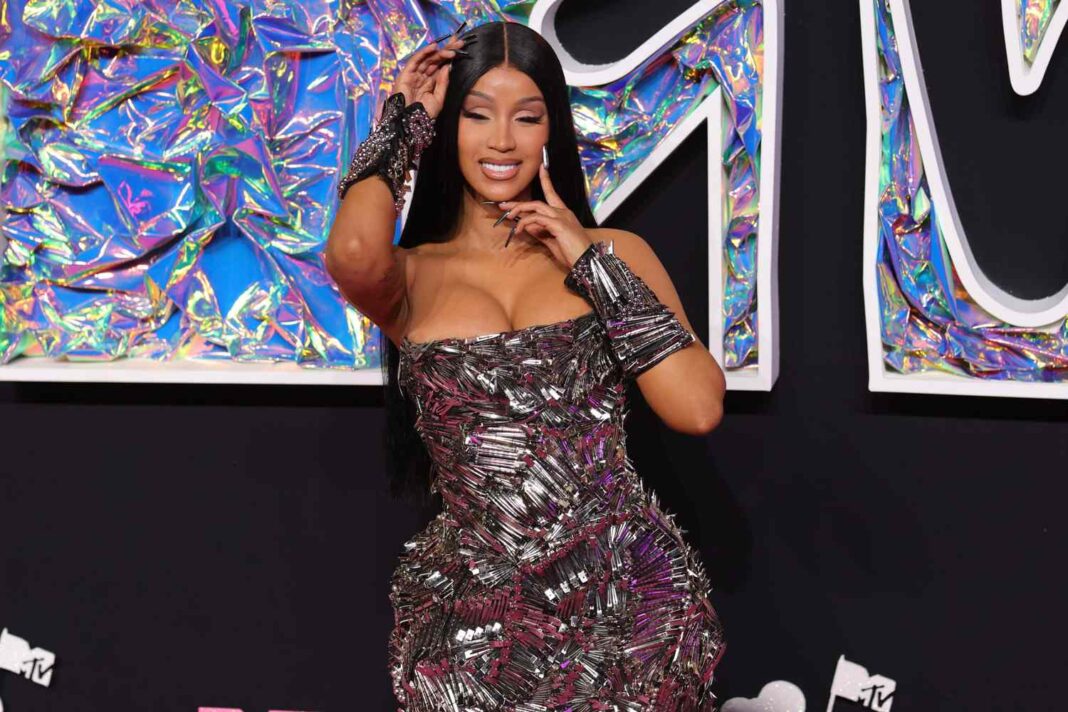 Revelan que Cardi B está embarazada