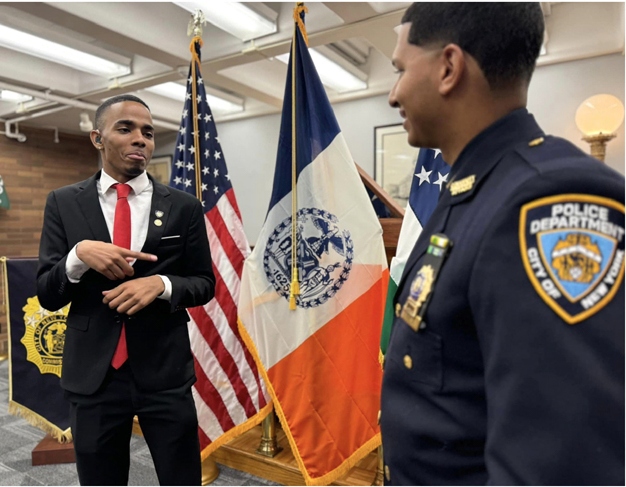 Policía NY recluta estudiante dominicano sordo