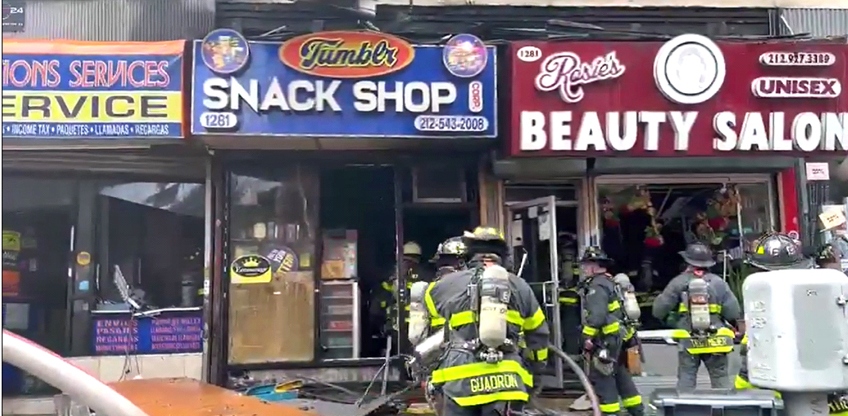 Fuego destruye varios negocios en Alto Manhattan