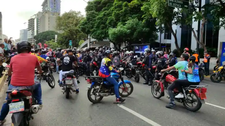 Cientos de motoristas protestan en Caracas contra los resultados de las presidenciales