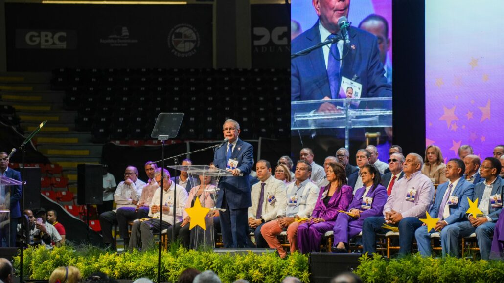 Danilo Medina asume responsabilidad de derrota electoral; llama a militantes del PLD a seguir trabajando