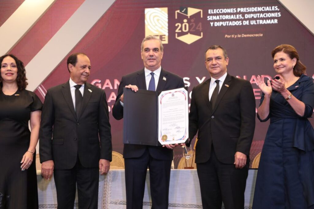 JCE entrega certificado ganadores elecciones 19 de mayo
