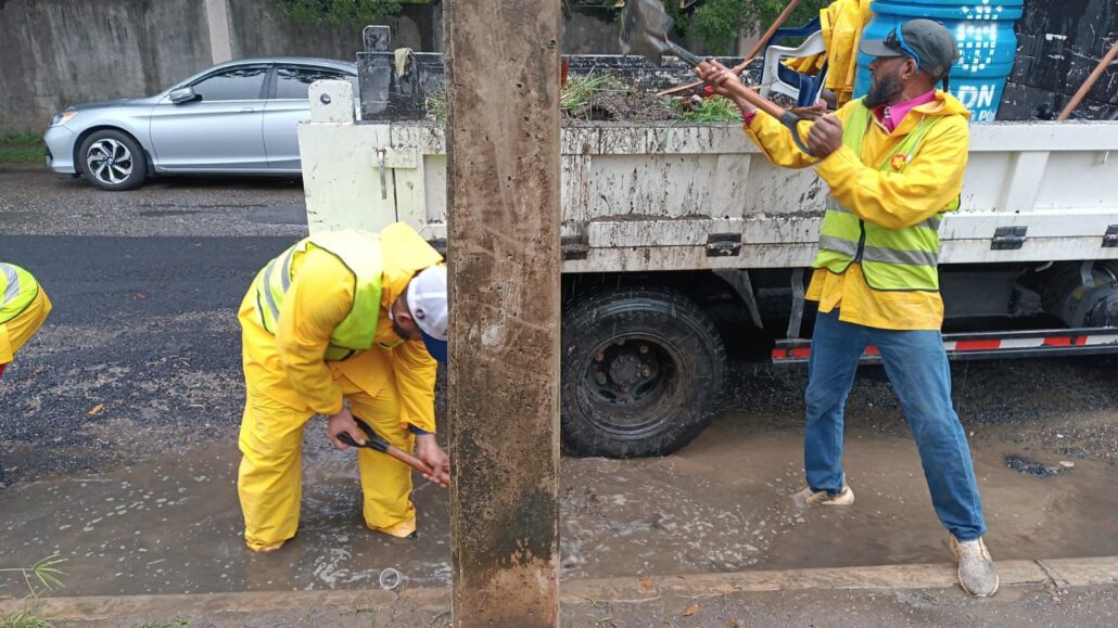 Alcaldía DN mantiene operativos preventivos de limpieza para mitigar efectos de las lluvias