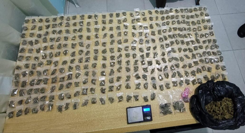 PN apresa hombre con más 350 porciones de drogas en Santiago