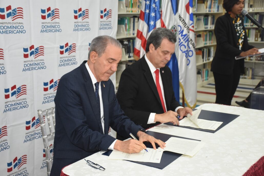 MESCyT e Instituto Cultural Dominicano Americano otorgarán 1,000 becas para estudiar inglés 