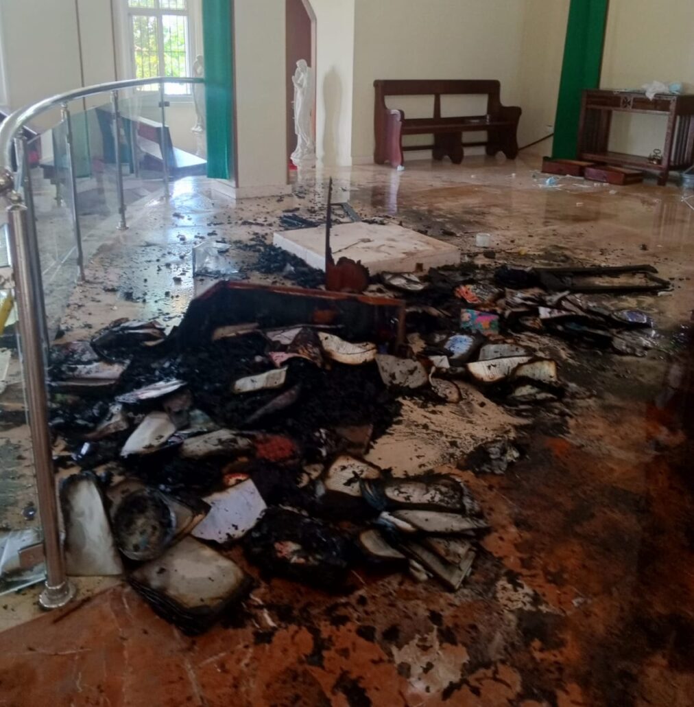 Someterán a cuatro menores acusados de quemar una iglesia en Puerto Plata