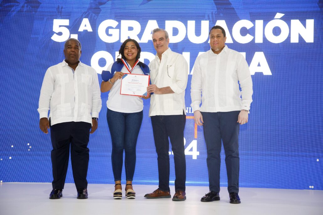 Gobierno gradúa a más de 4,500 jóvenes del programa “Oportunidad 14-24”