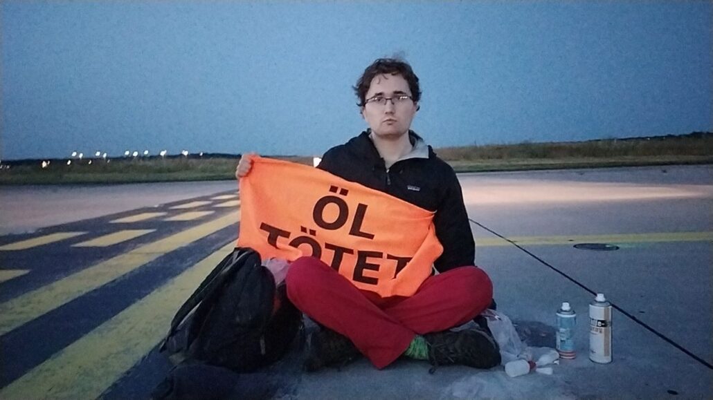 Detenidos ocho activistas climáticos que irrumpieron en pistas de aeropuerto de Fráncfort