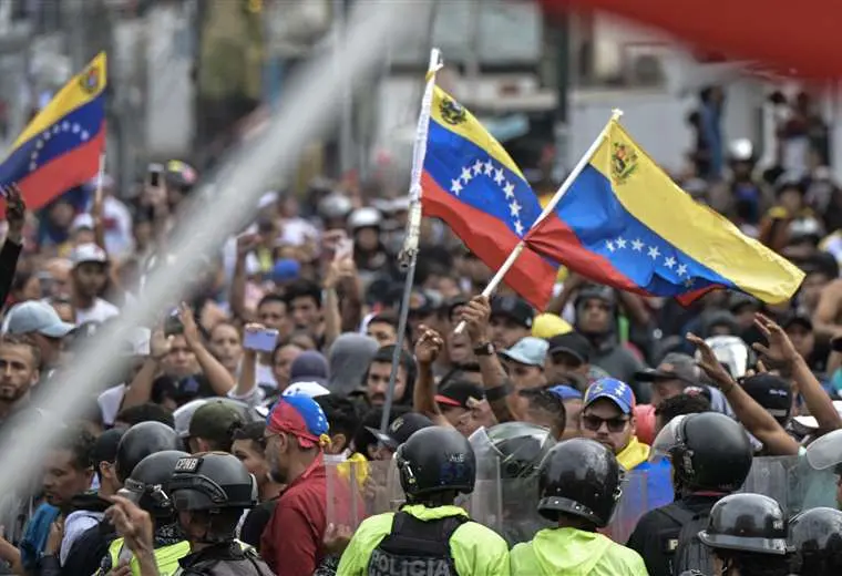 Casa Blanca considera “inaceptable” represión de manifestantes y de la oposición en Venezuela