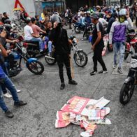 Militares lanzan lacrimógenas contra venezolanos que rechazan resultado de presidenciales
