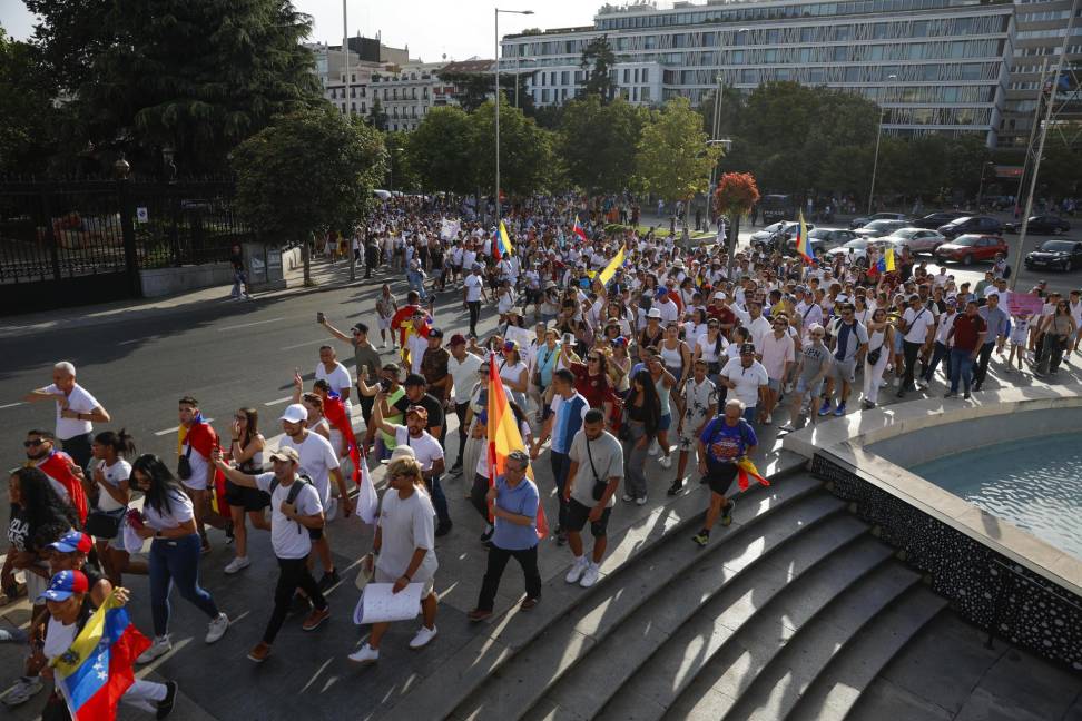 ¡Libertad! Cientos de venezolanos se congregan en principales calles de Venezuela