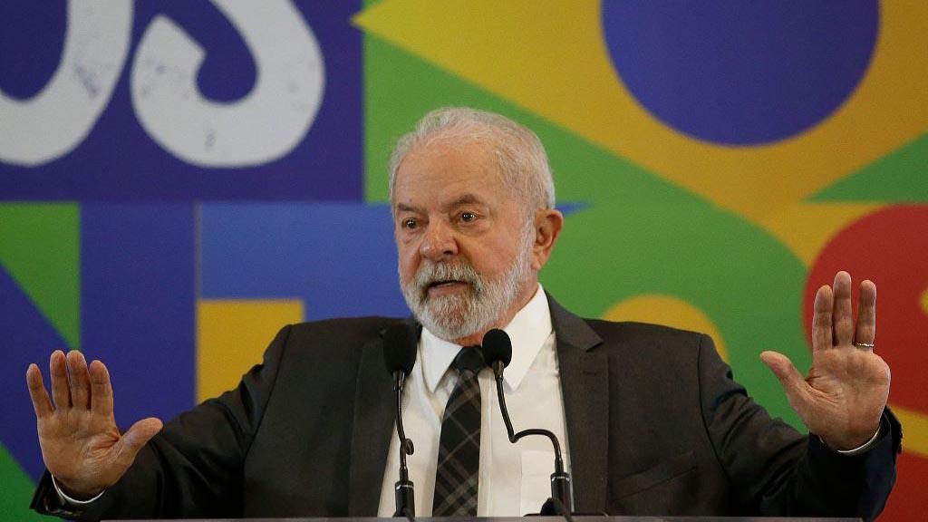 Lula afirma que economía brasileña sigue equilibrada ante posible crisis internacional