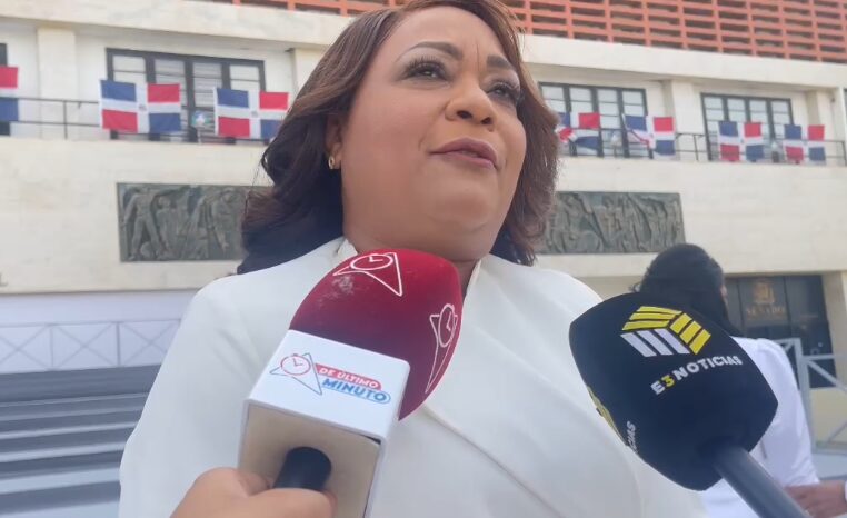 Senadora de San Pedro llega 