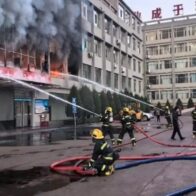Al menos seis fallecidos en el incendio de una tienda en China