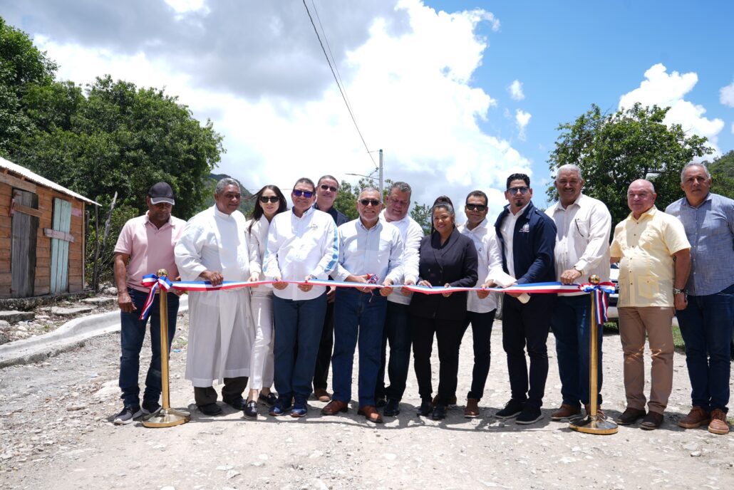 Energía y Minas inaugura proyectos eléctricos benefician más de mil 800 munícipes de San José de Ocoa