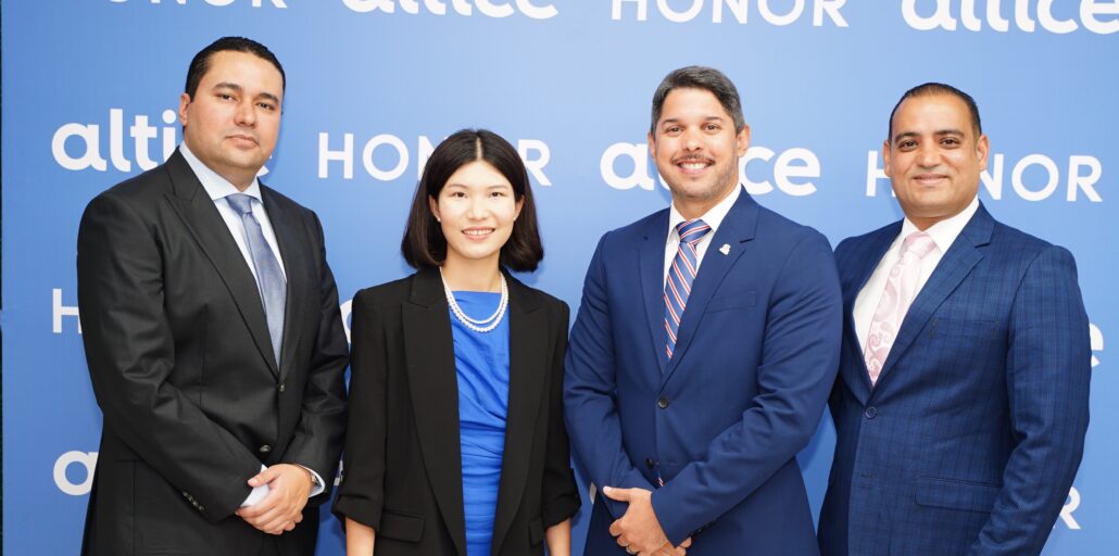 Anthonio Rios, Marina Feng, Oscar Nuñez, Fernando Sánchez.