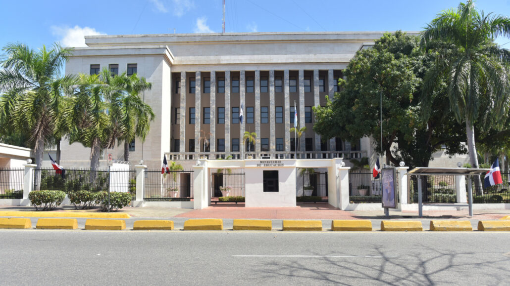 Minerd dará bono de US$500 en colegiaturas privadas a estudiantes que se queden sin cupo