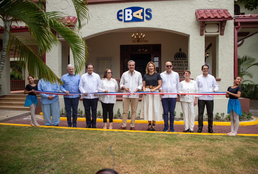 Presidente Abinader encabeza inauguración de la remodelada Escuela de Bellas Artes en Santiago