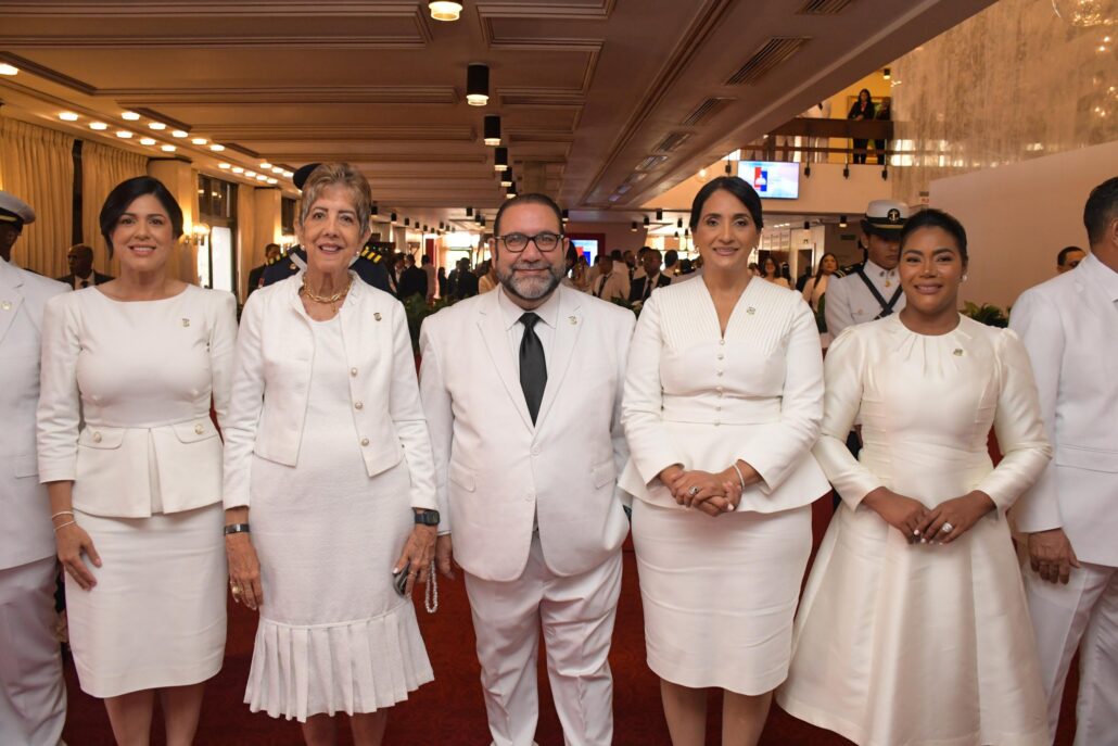 El Senado de la República Dominicana está integrado por 32 senadores y para el período 2024-2028, de los cuales 4 son mujeres y 28 hombres