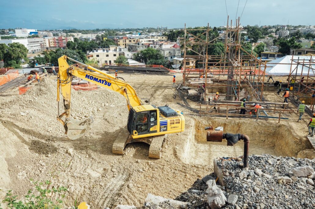 Ministro Bonilla y Presidente de la SCJ supervisan avances deconstrucción de la Ciudad Judicial de SDO