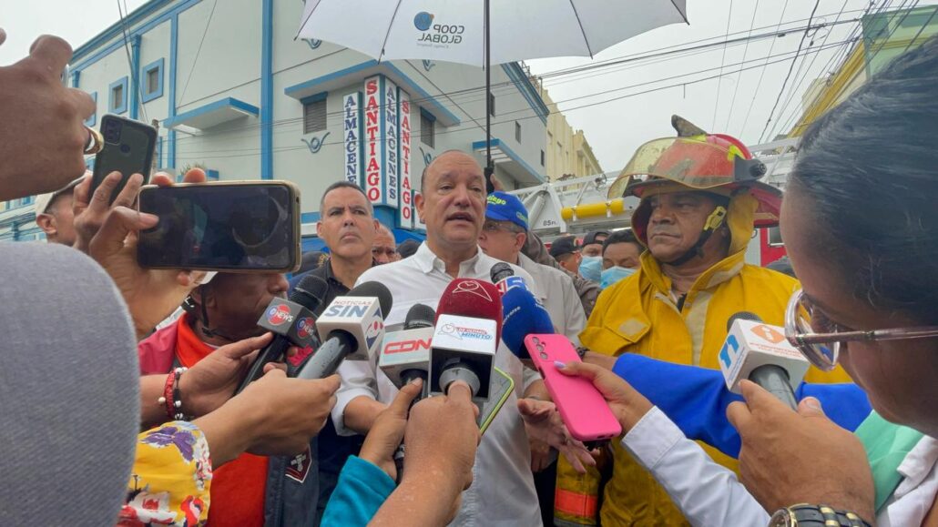 Alcalde de Santiago dice evalúan daños dejados en mercado modelo tras incendio