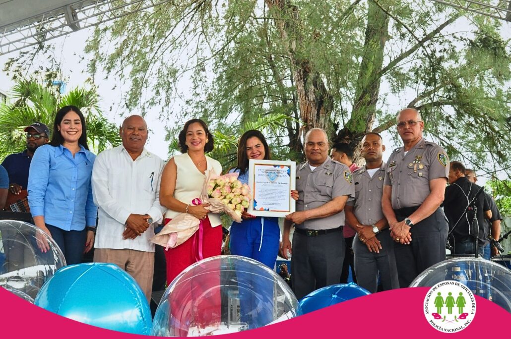 Policía Nacional de SPM conmemora el Día del Padre con emotiva celebración