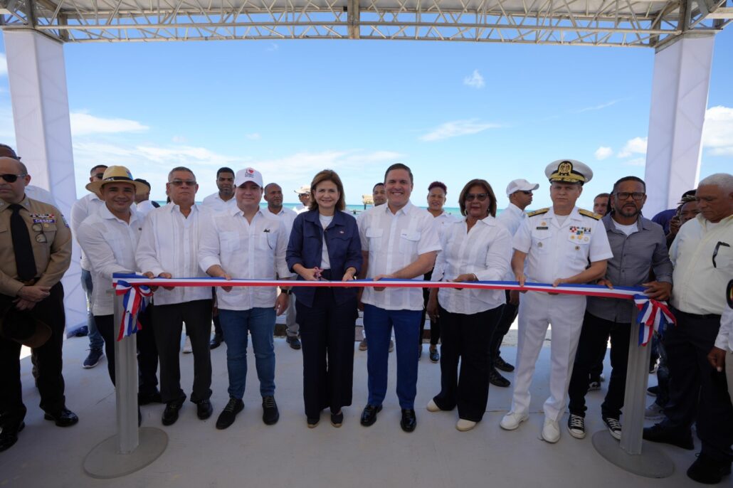 Raquel Peña y Jean Luis Rodríguez inauguran muelle pesquero en Cabo Rojo, Pedernales