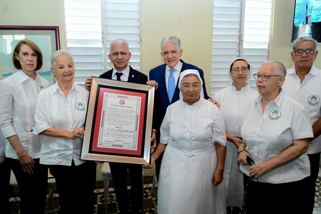 Senado reconoce al Hospicio San Vicente de Paúl de Santiago por su labor de servicio en 101 años