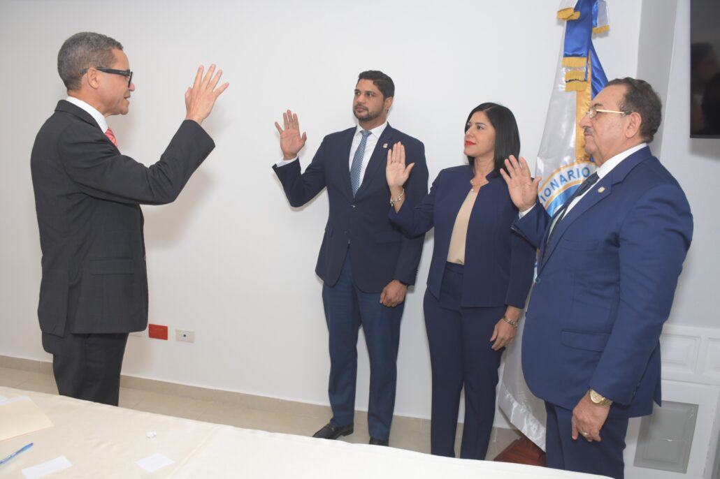 Cristóbal Venerado Castillo nuevo vocero del bloque PRM en el Senado