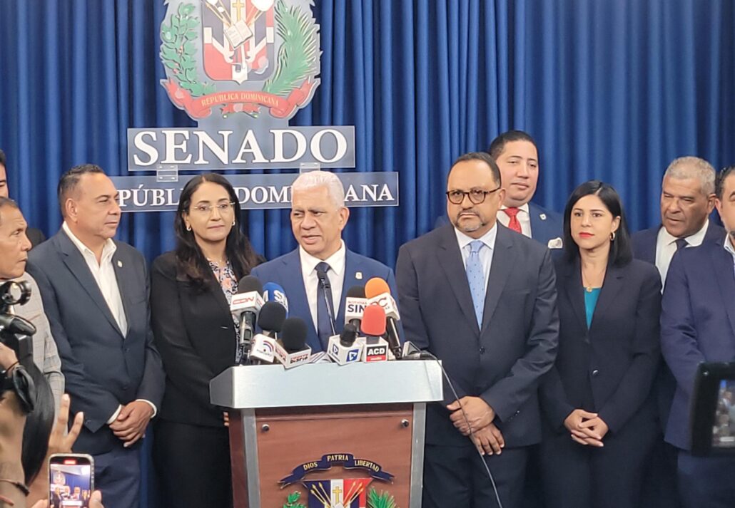 Consultor Jurídico deposita en el Senado anteproyecto de reforma Constitucional