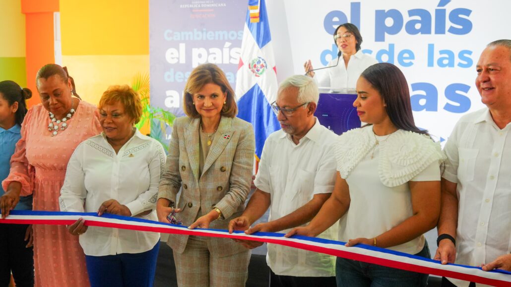 Gobierno inaugura escuela en Sabana Perdida en beneficio de 850 estudiantes