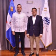 Kelvin Cruz recibe al contralmirante Muñoz Monción - Noticias de hoy en República Dominicana | De Último Minuto