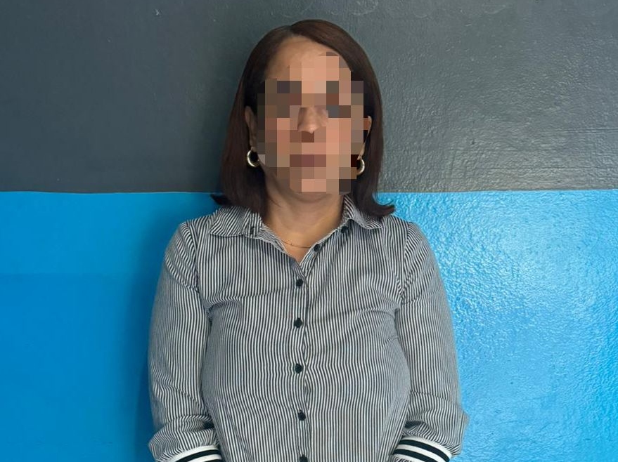 Arrestan mujer por robo de más de tres millones de pesos en Santiago