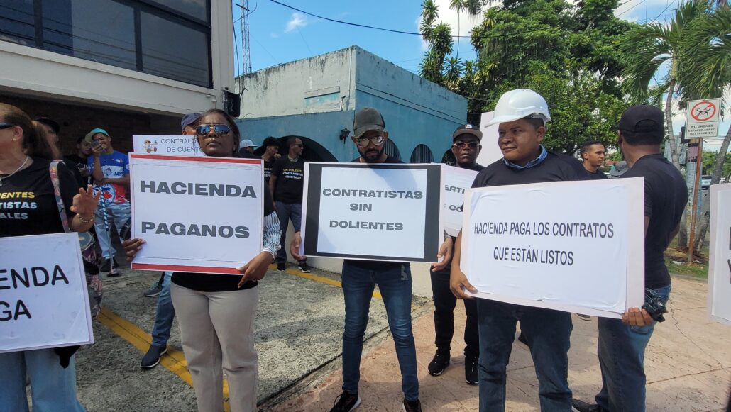 Ingenieros y arquitectos reclaman al gobierno pago de más de RD$2 mil millones