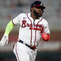 Con jonrón de Marcell Ozuna, Bravos se imponen a Filis - Noticias de hoy en República Dominicana | De Último Minuto