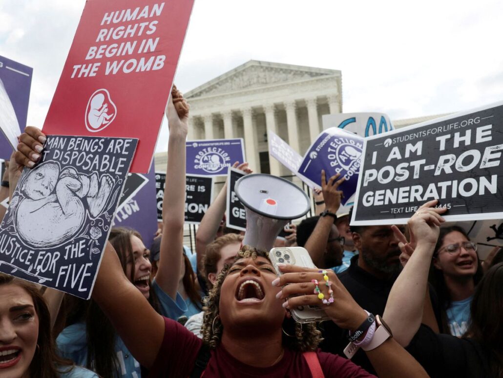 Derecho al aborto enfrenta prueba de fuego en 10 estados que votarán sobre el tema en EEUU