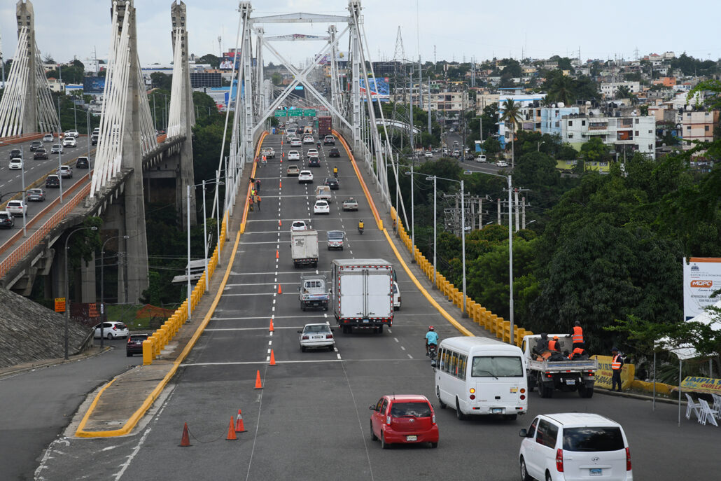 MOPC cerrará el tránsito en pasos a desnivel y puentes por mantenimiento