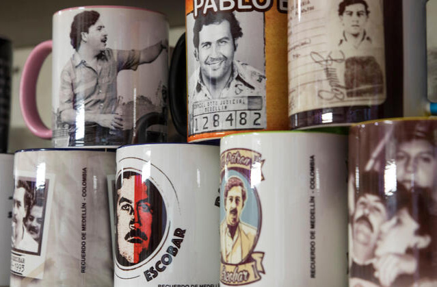 Colombia discute ley para prohibir la venta de productos que resalten a Pablo Escobar