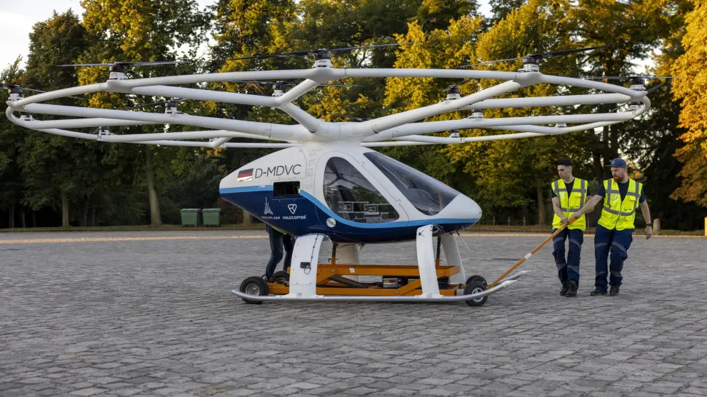 Realizan un vuelo experimental del taxi volador en Versalles