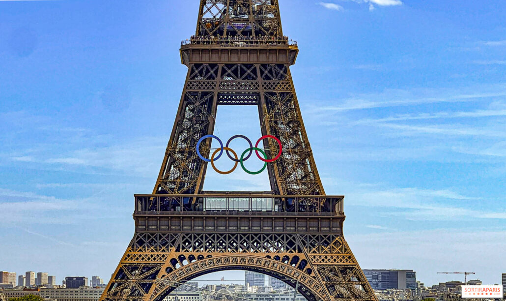 La alcaldesa de París quiere anillos olímpicos en la torre Eiffel al menos hasta 2028