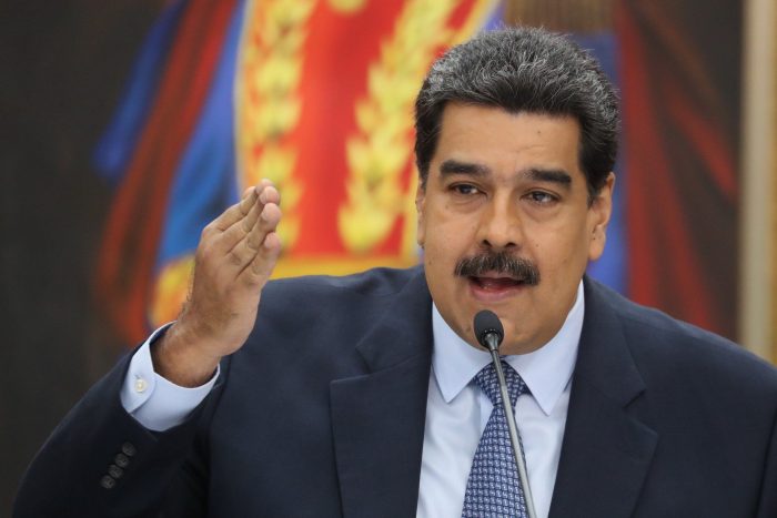 Venezuela extiende un mes la suspensión de vuelos a Panamá, RD y Perú