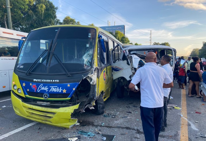 Reportan accidente de tránsito en autopista 6 de Noviembre