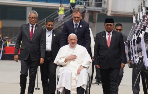 Arrestan en Indonesia a siete sospechosos de querer asesinar al papa Francisco con arcos y flechas