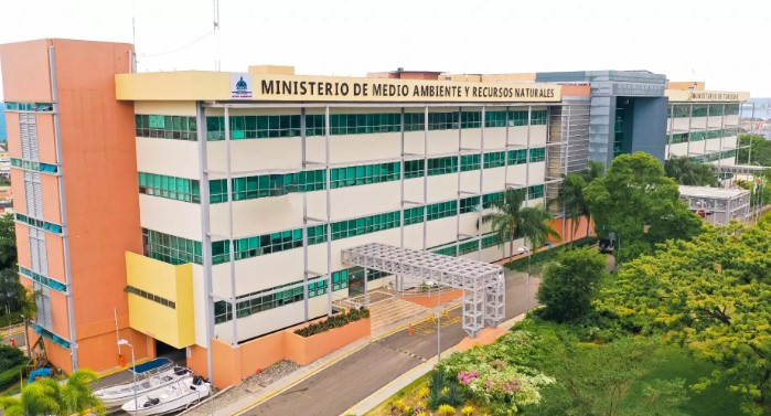 Medio Ambiente investiga muerte de un manatí encontrado en el Parque Nacional El Morro