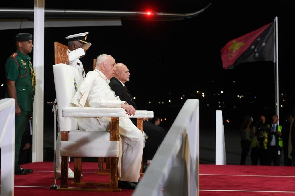 El papa llega a Papúa Nueva Guinea