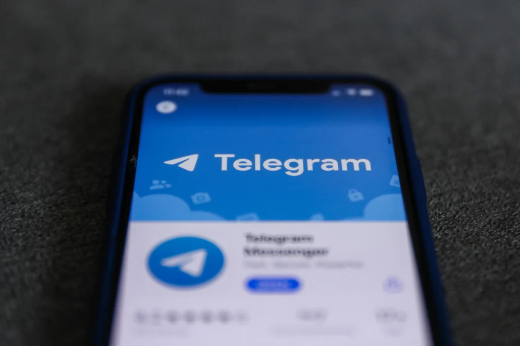 Ucrania prohíbe a funcionarios y soldados el uso de Telegram