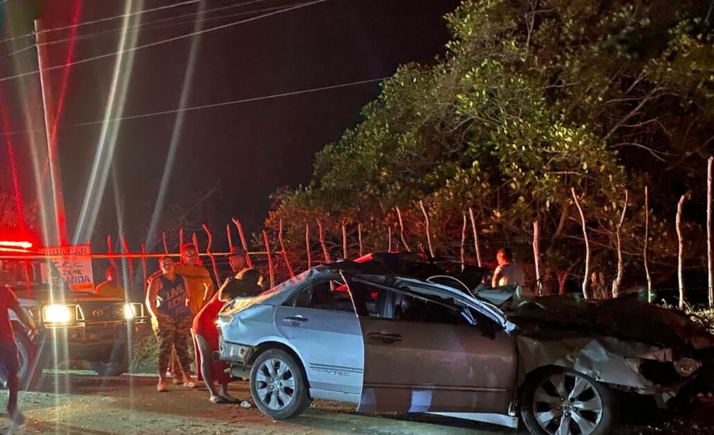 Accidente deja dos personas muertas y una herida en San José Las Matas de Santiago.