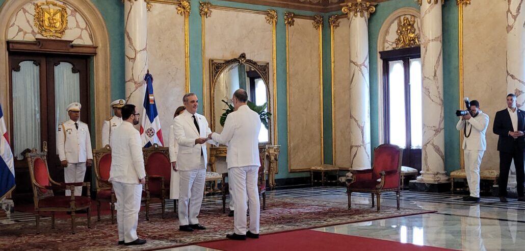 Presidente Abinader recibe cartas credenciales de siete nuevos embajadores